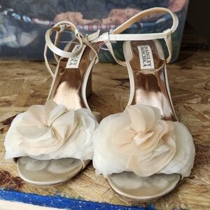 Badgley Mischka Wedge Flower Heel 7.5